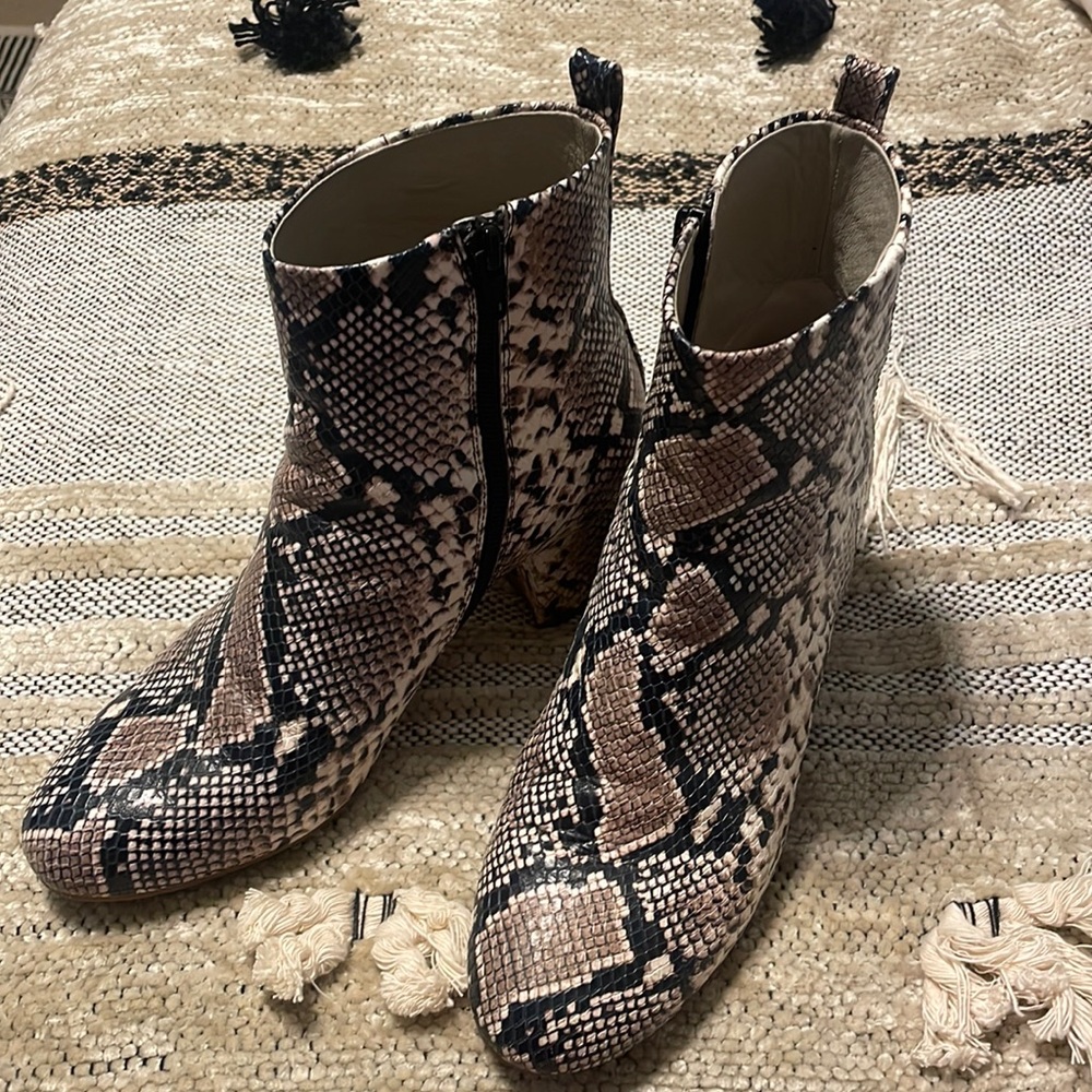 Gianni Bini booties